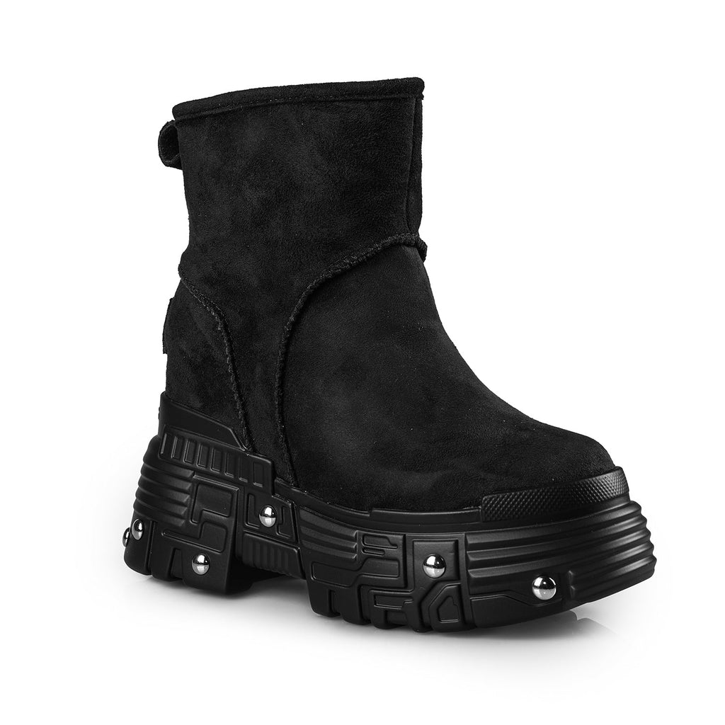 Qualcan 04 -Black Boots